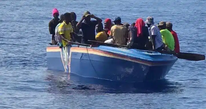 Armada intercepta embarcación con 38 haitianos cerca de Isla Cabra, en Montecristi
