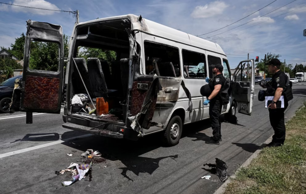 Ataque ruso contra autobús en Dnipropetrovsk deja cinco muertos.