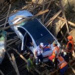Muere joven al precipitarse su vehículo desde un puente en construcción en La Peña